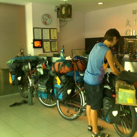 City Star Hotel Kulai Esterno foto