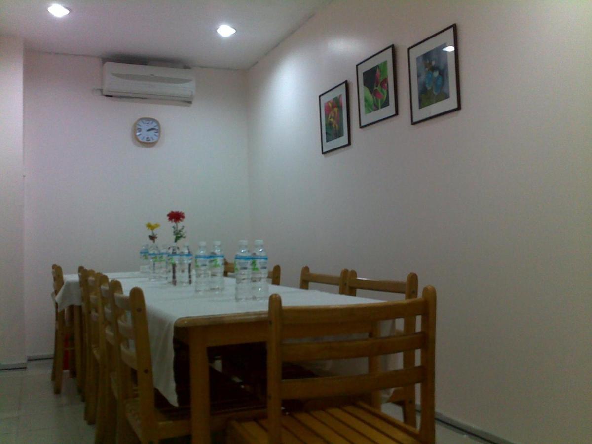 City Star Hotel Kulai Esterno foto