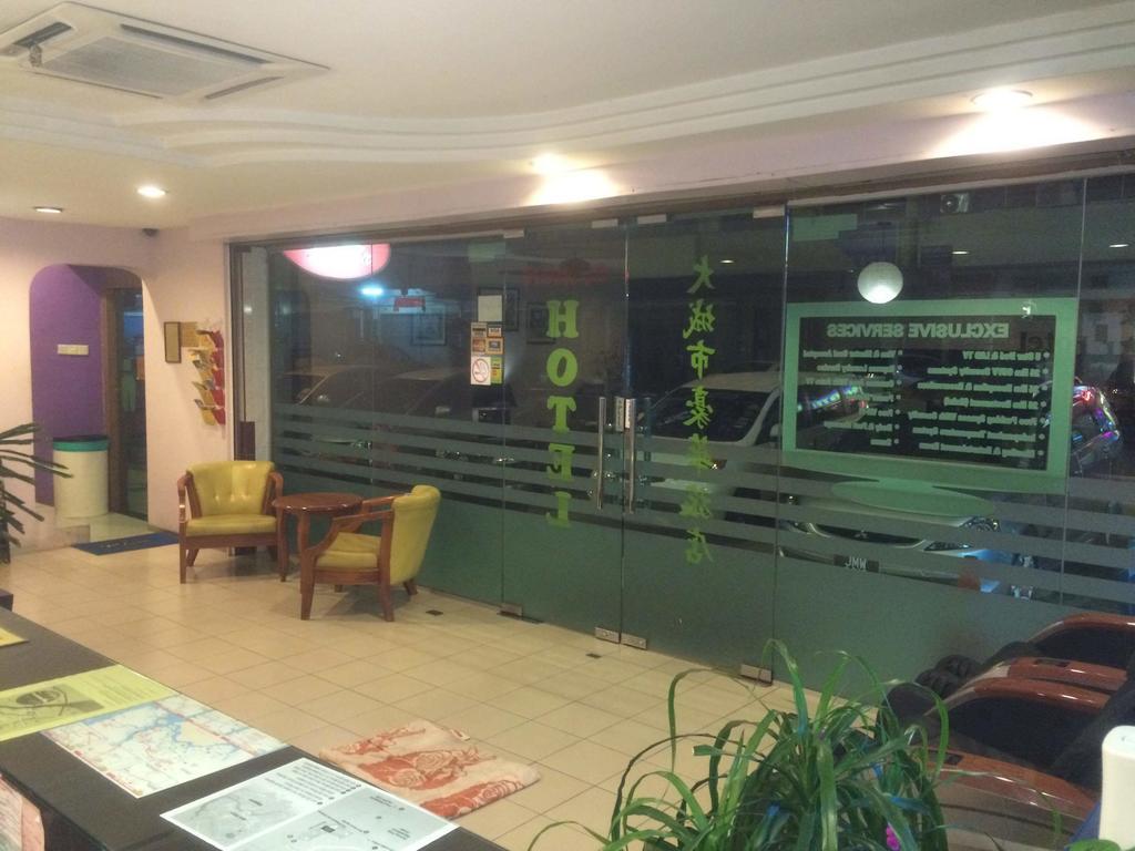 City Star Hotel Kulai Esterno foto