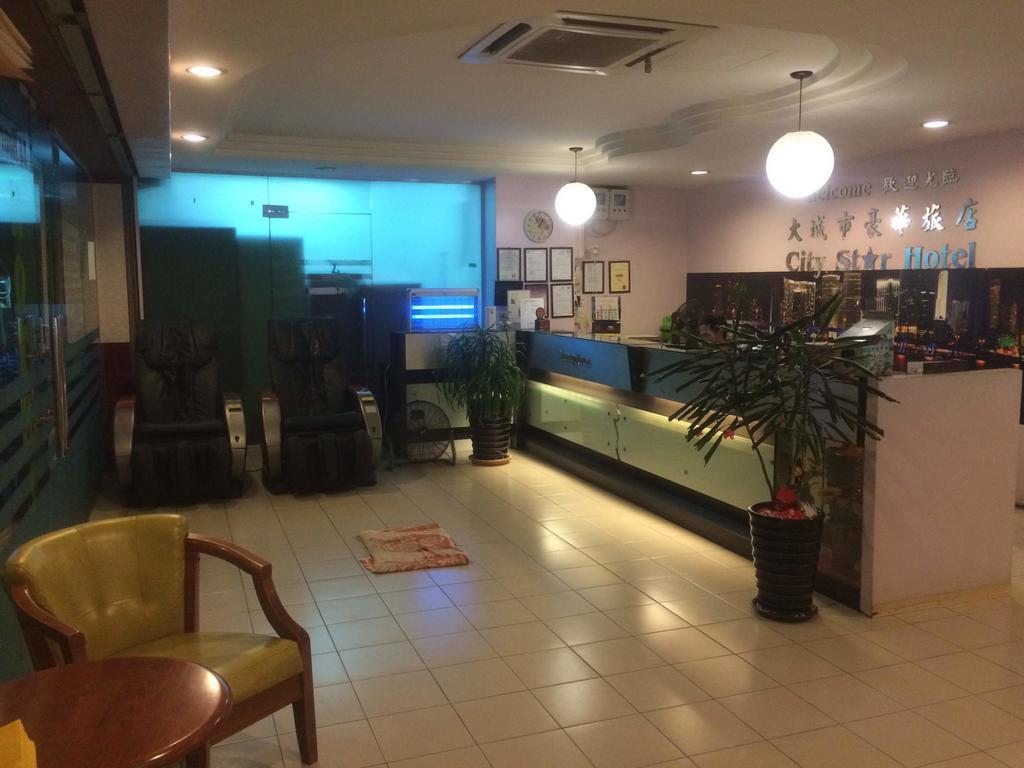 City Star Hotel Kulai Esterno foto