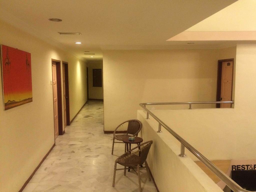 City Star Hotel Kulai Esterno foto