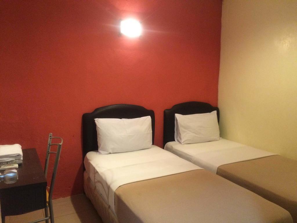 City Star Hotel Kulai Esterno foto